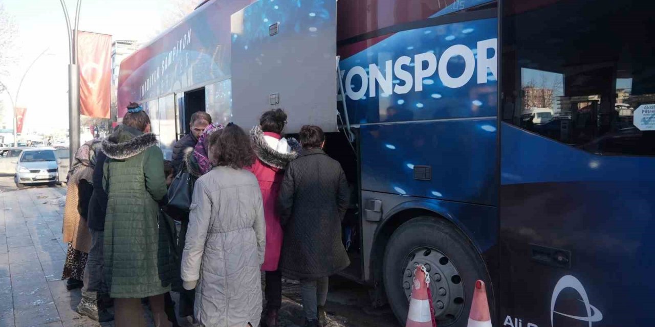 Depremzedeler Trabzon’a getirildi