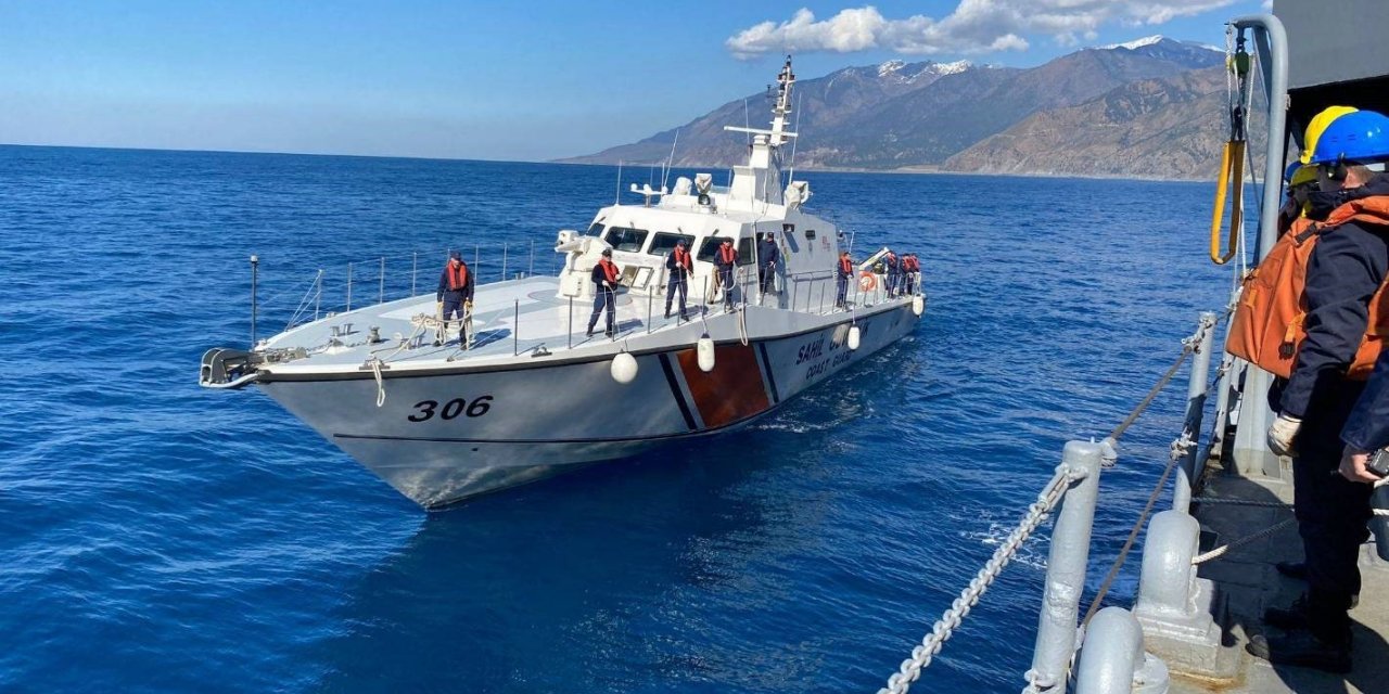TCG Sarucabey, yardım malzemelerini Hatay’a ulaştırdı