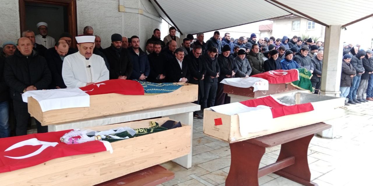 Bir aile yok oldu, tabutları yan yana dizildi