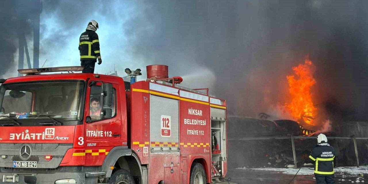 AK Partili 807 belediye deprem bölgesinde yaraları sarıyor