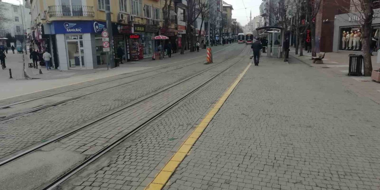 Eskişehir’in beyaz örtüsü kayboldu