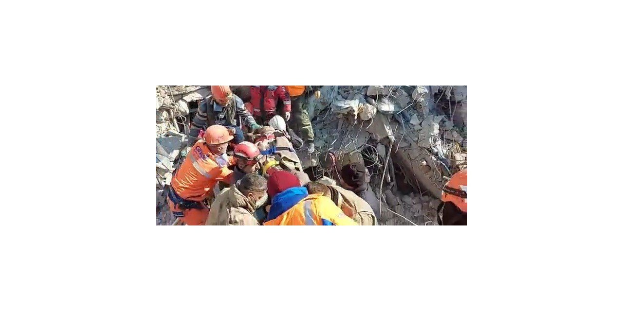 Hatay’da Duygu öğretmen 105’inci saatte kurtarıldı