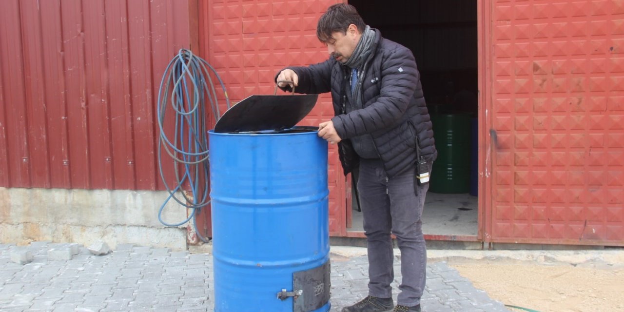 Bayramiç’te saç bidonları sobaya dönüştürülerek, deprem bölgesine gönderiliyor