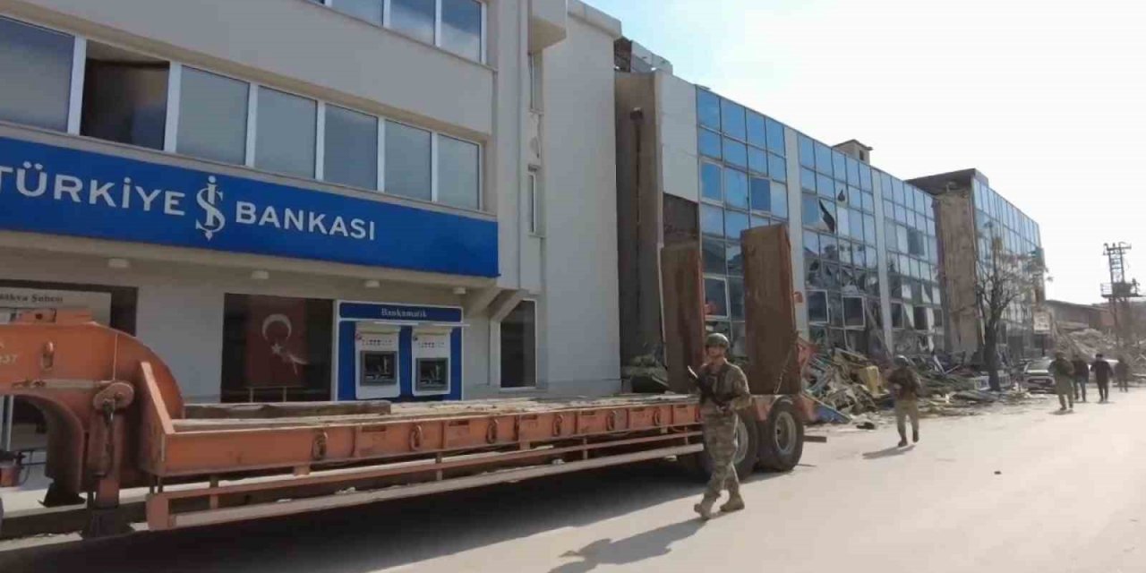 Mehmetçik Hatay’da asayiş faaliyetlerine aralıksız devam ediyor