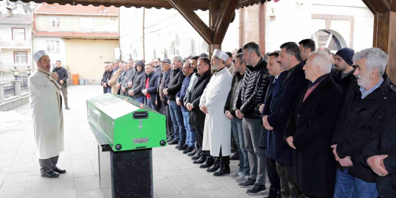 Otomobil almak için gittiği Hatay’da enkaz altında kalan genç son yolculuğuna uğurlandı