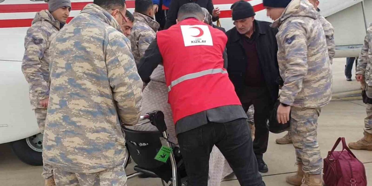Depremzedeler, 11’inci Hava Üs Komutanlığında ağırlanıyor