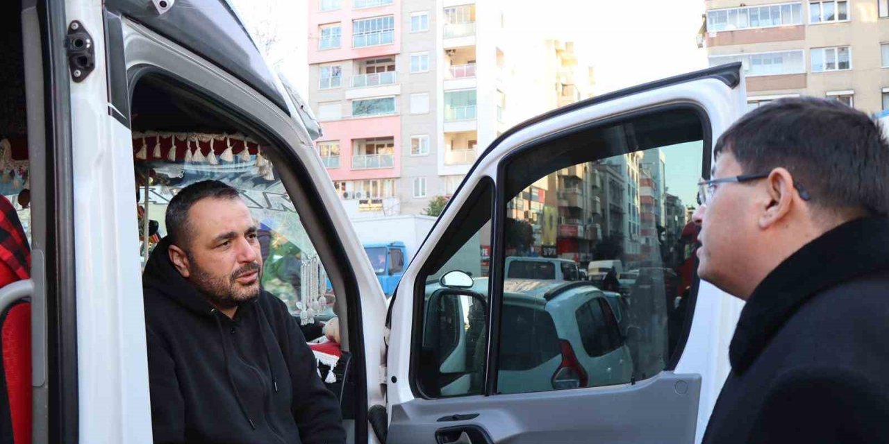 Başkan Özcan depremzede vatandaşlarla kucaklaşmaya devam ediyor