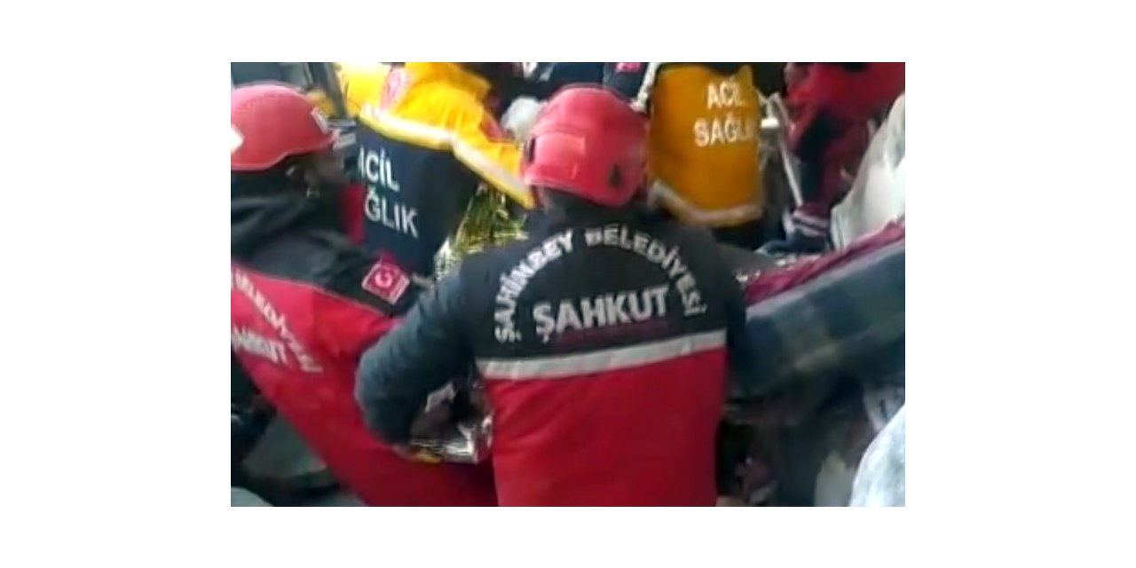 Enkaz altındaki kadını 105’inci saatte ŞAHKUT ekipleri kurtardı