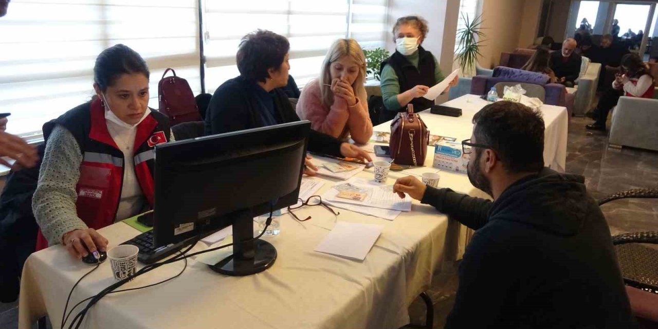 Depremzedeler Marmaris’te otellerde ağırlanıyor