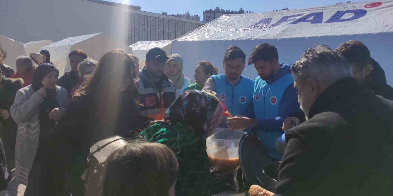 Diyanet İşleri Başkanı Erbaş: “Deprem bölgesinde ibadet ruhuyla çalışan 15 bin hocamıza kolaylık diliyorum”