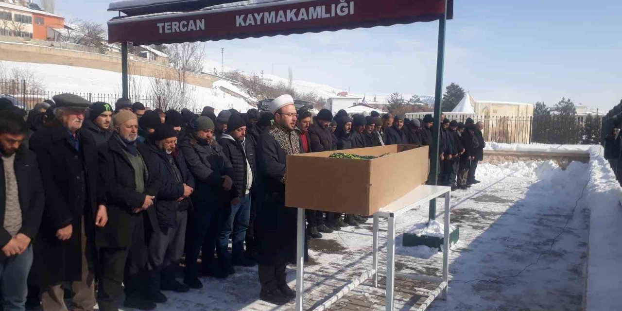 Depremde hayatını kaybeden Güzel, Tercan’da toprağa verildi