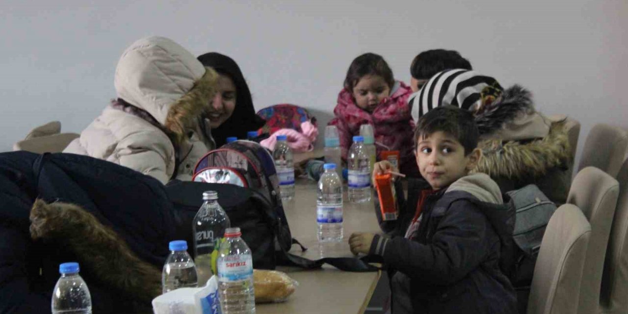 Kahramanmaraş’tan İzmir’e ilk depremzede kafilesi geldi