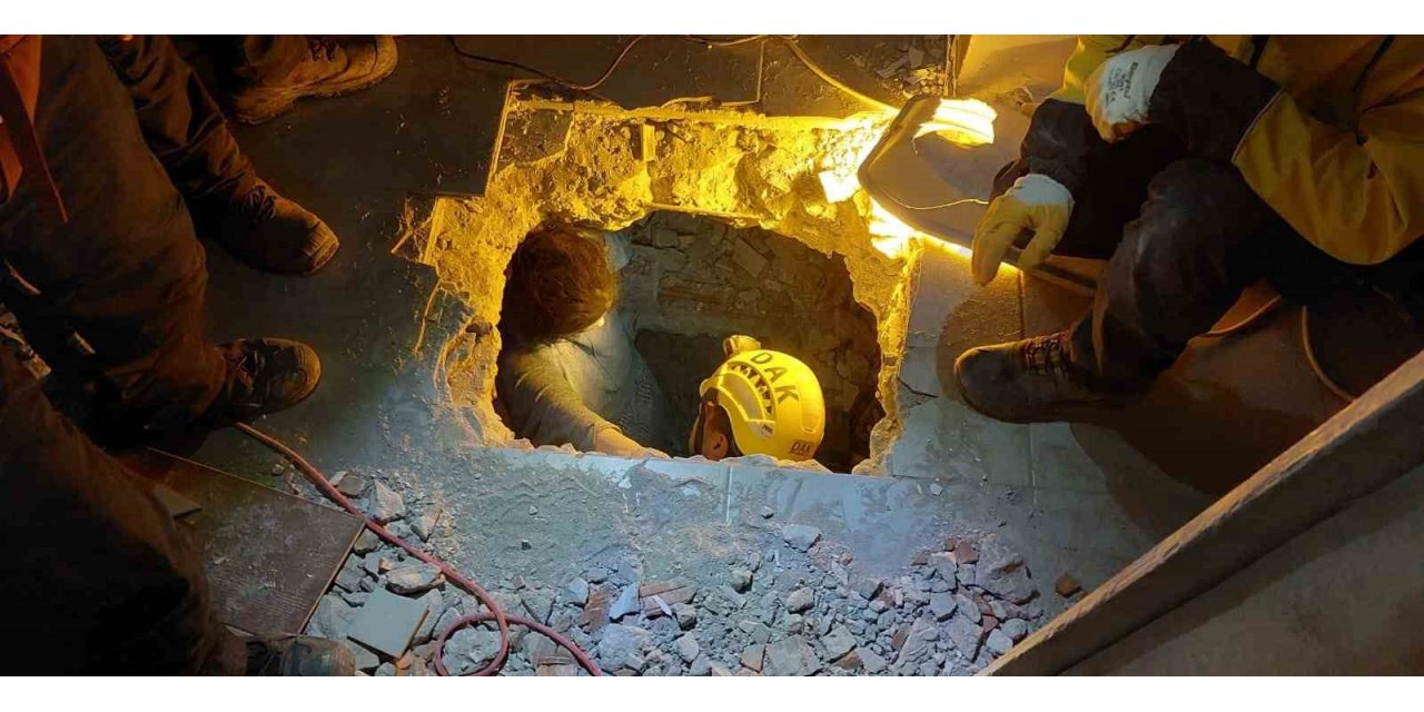 DAK ekibi deprem bölgesinde canlara umut oldu
