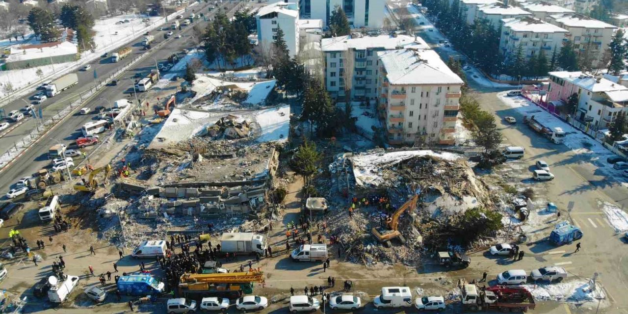 Malatya’da depremin altıncı gününde arama kurtarma çalışmaları havadan görüntülendi