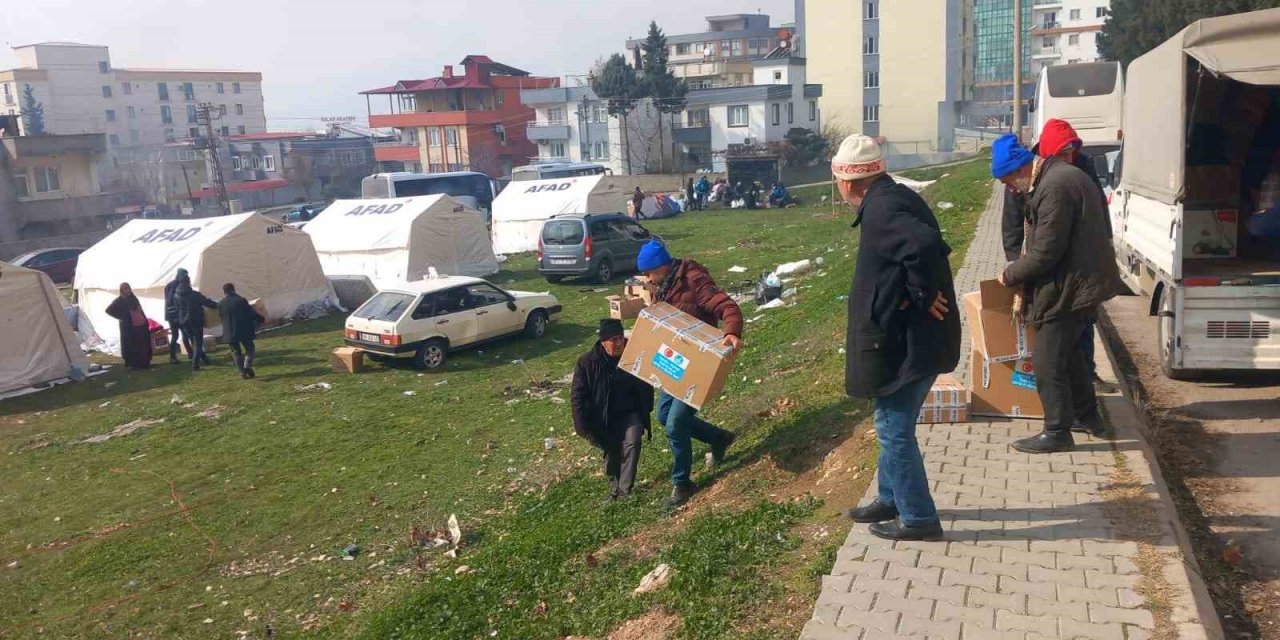 Körfez Belediyesi, Kahramanmaraş’ta 8 ekip ile 103 mahallede çalışma yürütüyor