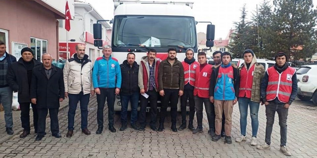 Aslanapa’dan deprem bölgesine 15 ton un gönderildi