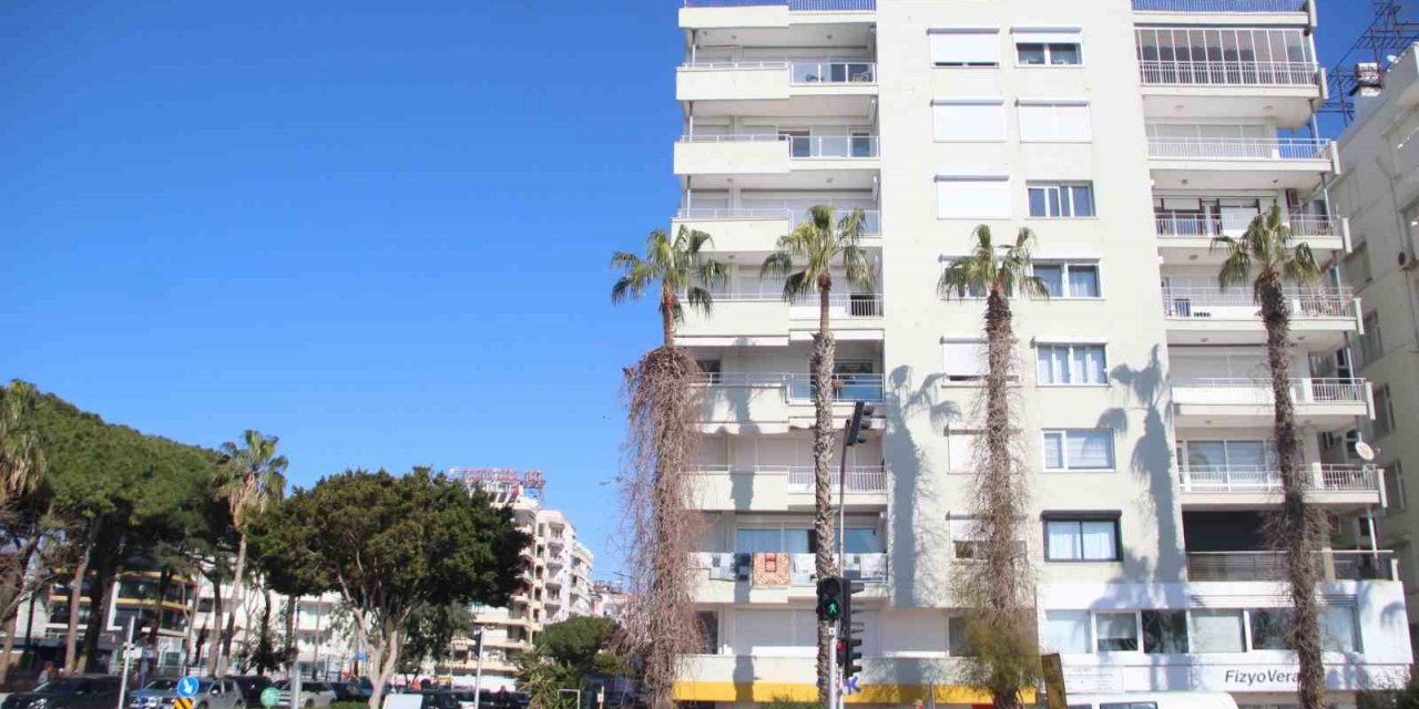 Deniz Baykal’ın Antalya’daki evinde sessizlik