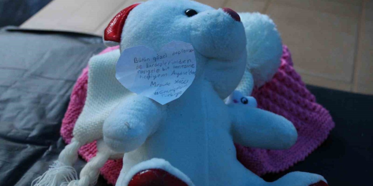 Yardım kolisinden çıkan not duygulandırdı