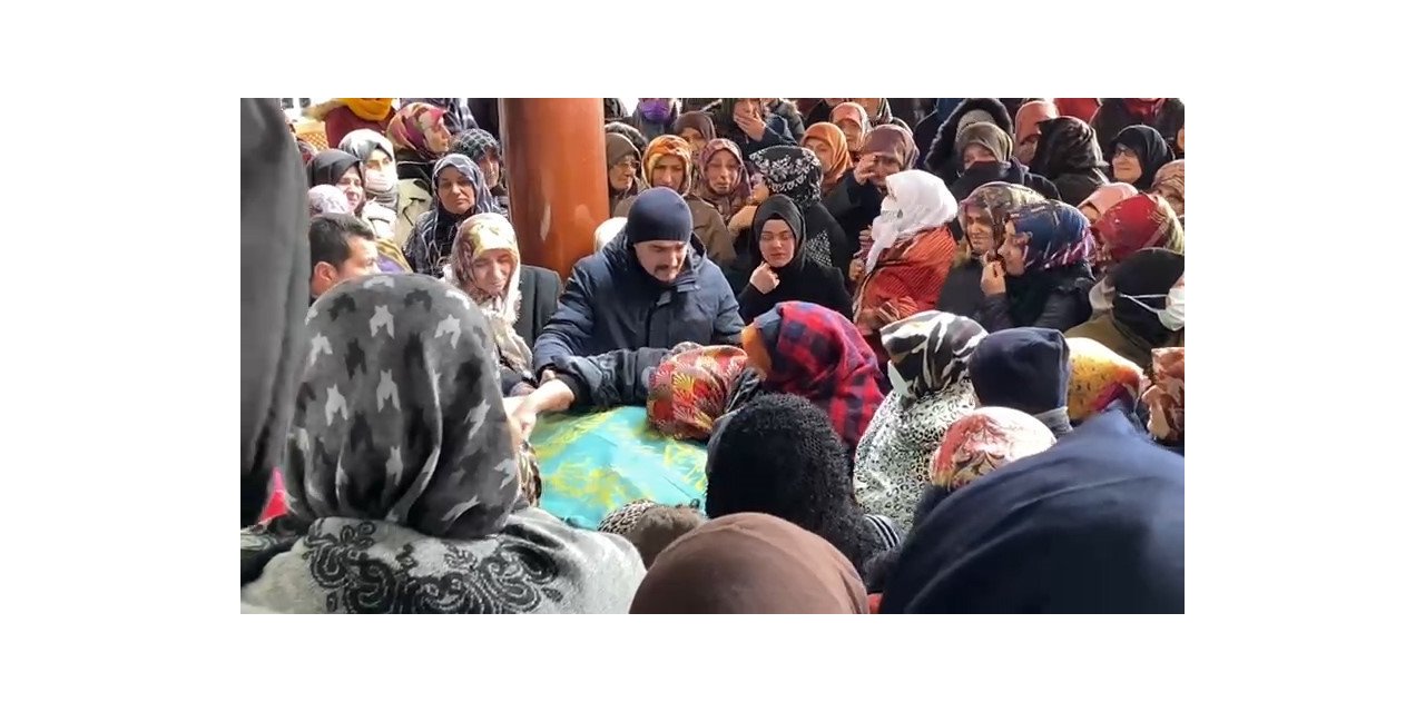 Depremde göçük altında kalan kadın son yolculuğuna uğurlandı