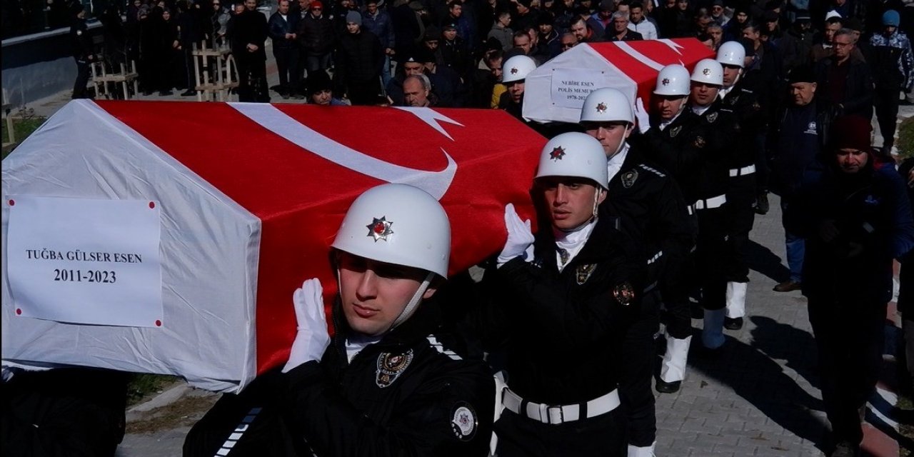 Enkaz altında kalan polis anne ve kızı gözyaşlarıyla uğurlandı