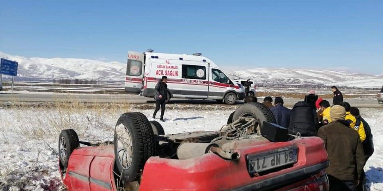 Şarampole devrilen otomobilde 5 kişi yaralandı.