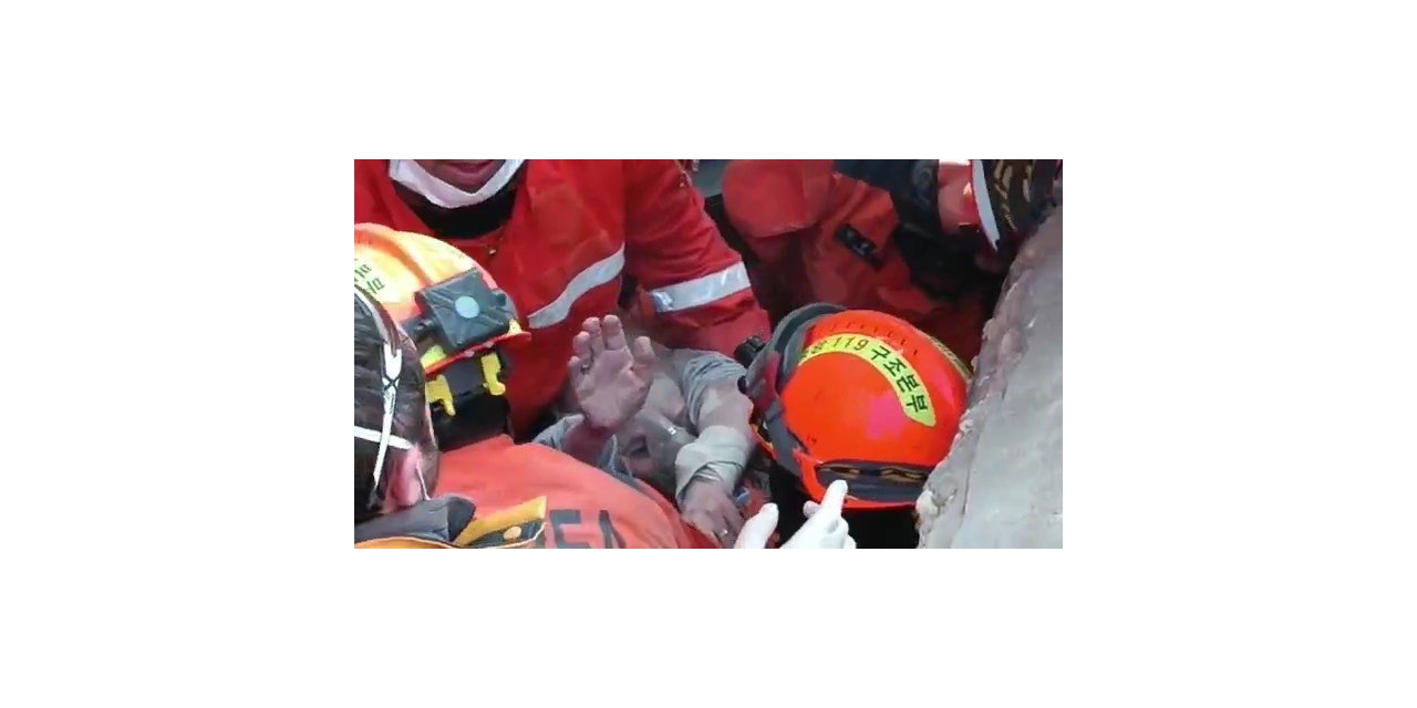 Ümit Teyze umudunu kaybetmedi, 130 saat sonra sağ olarak kurtarıldı