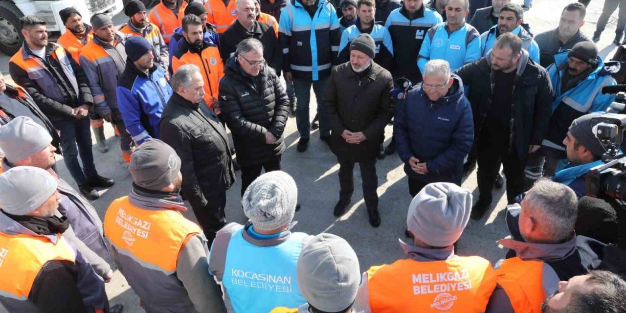 Başkan Çolakbayrakdar: “Tüm imkanlarımız ile deprem bölgelerindeyiz”