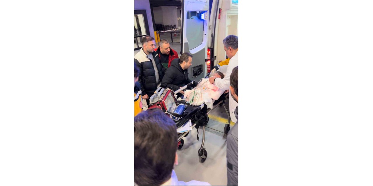 Enkazdan çıkarılan 11 aylık Berk bebek Çam ve Sakura Şehir Hastanesine getirildi