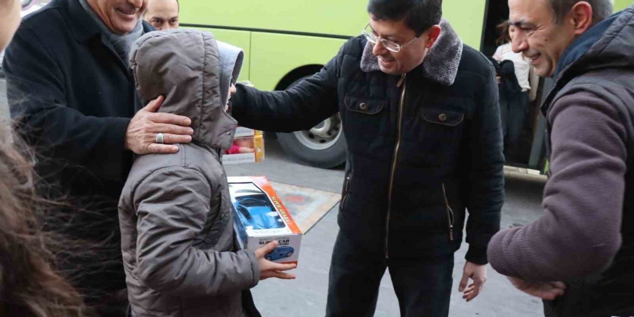 Nazilli’den 83’ü tır, 154 araç deprem bölgesine gönderildi