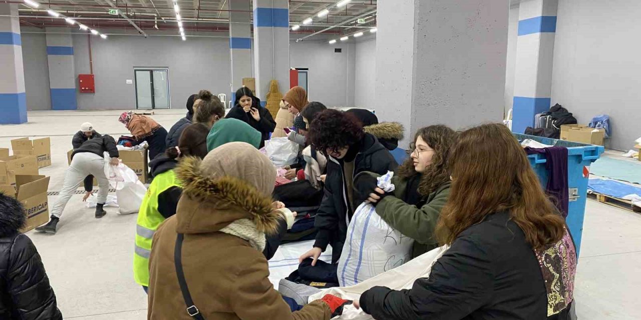 Ümraniye Belediyesi’nden afet bölgesine yoğun destek