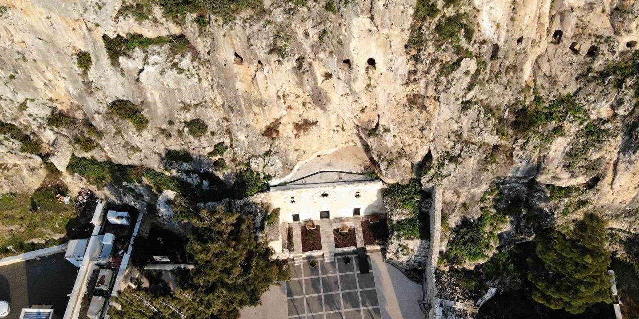 Dünyanın ilk mağara kilisesi ve Hatay Kalesi kalıntıları depremde hasar görmedi