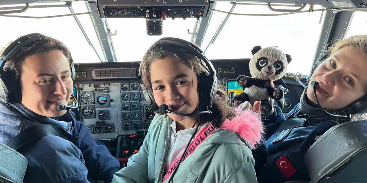 Hava Kuvvetlerine ait uçaklar depremzede tahliyesini sürdürüyor