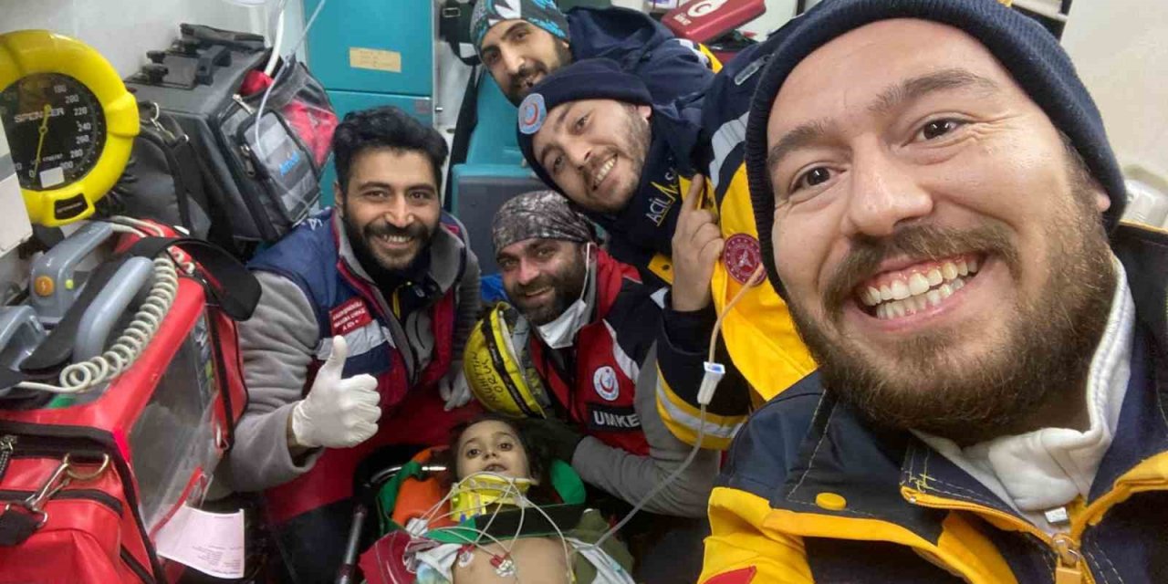 Göçük altındaki küçük çocuk 136. saatte Aydınlı sağlık ekipleri tarafından kurtarıldı