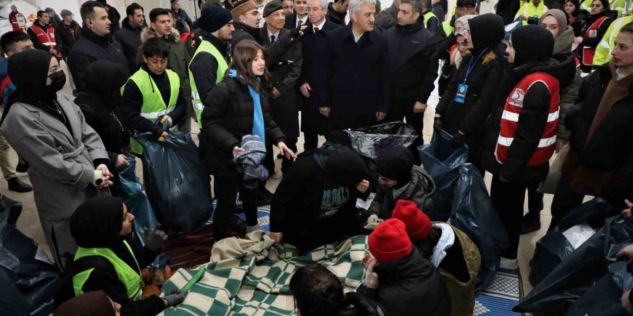 Lise öğrencileri depremzedeler için soba üretiyor