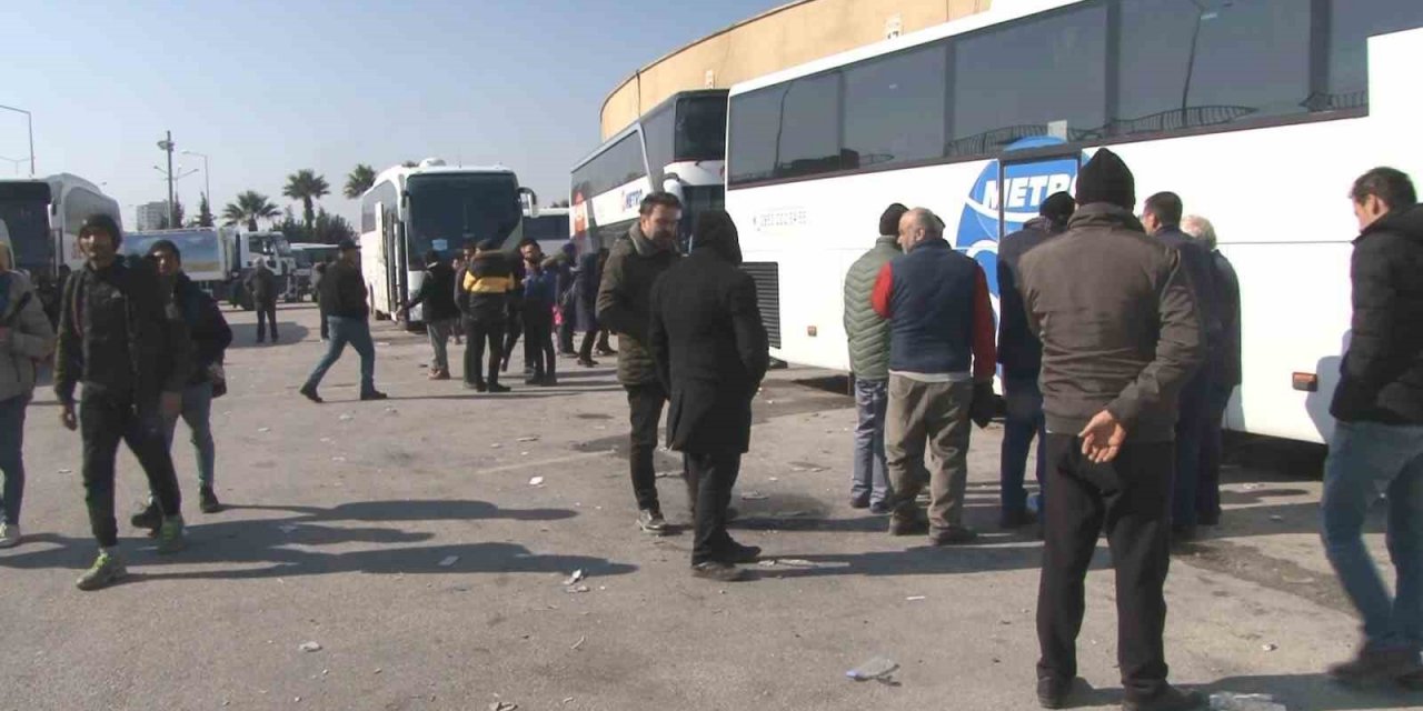 Hatay’da depremzedelerin tahliyeleri devam ediyor