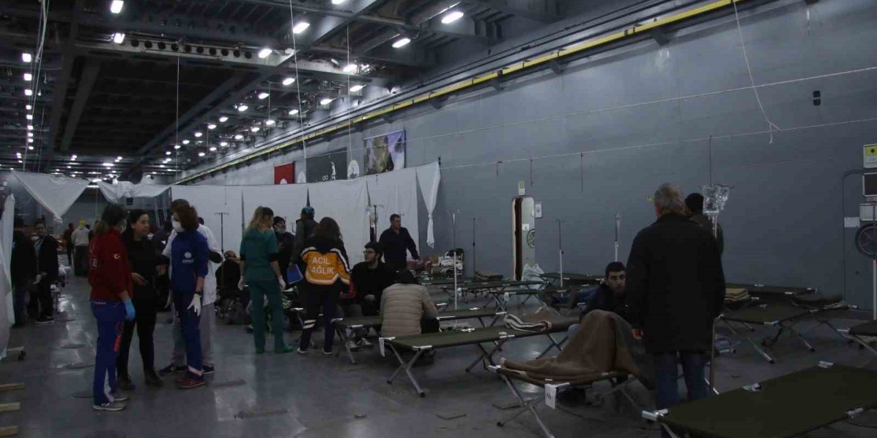 TCG Bayraktar ve TCG Sancaktar gemileri sağlık üssüne dönüştürüldü