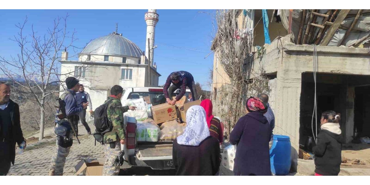 Kahramanmaraş’ta yardım malzemeleri depremzedelere ulaştırılıyor