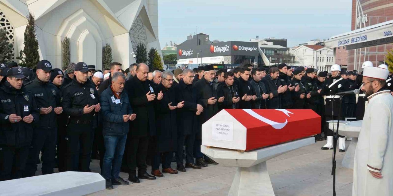 Depremde hayatını kaybeden polis memuru Sultanbeyli’de toprağa verildi