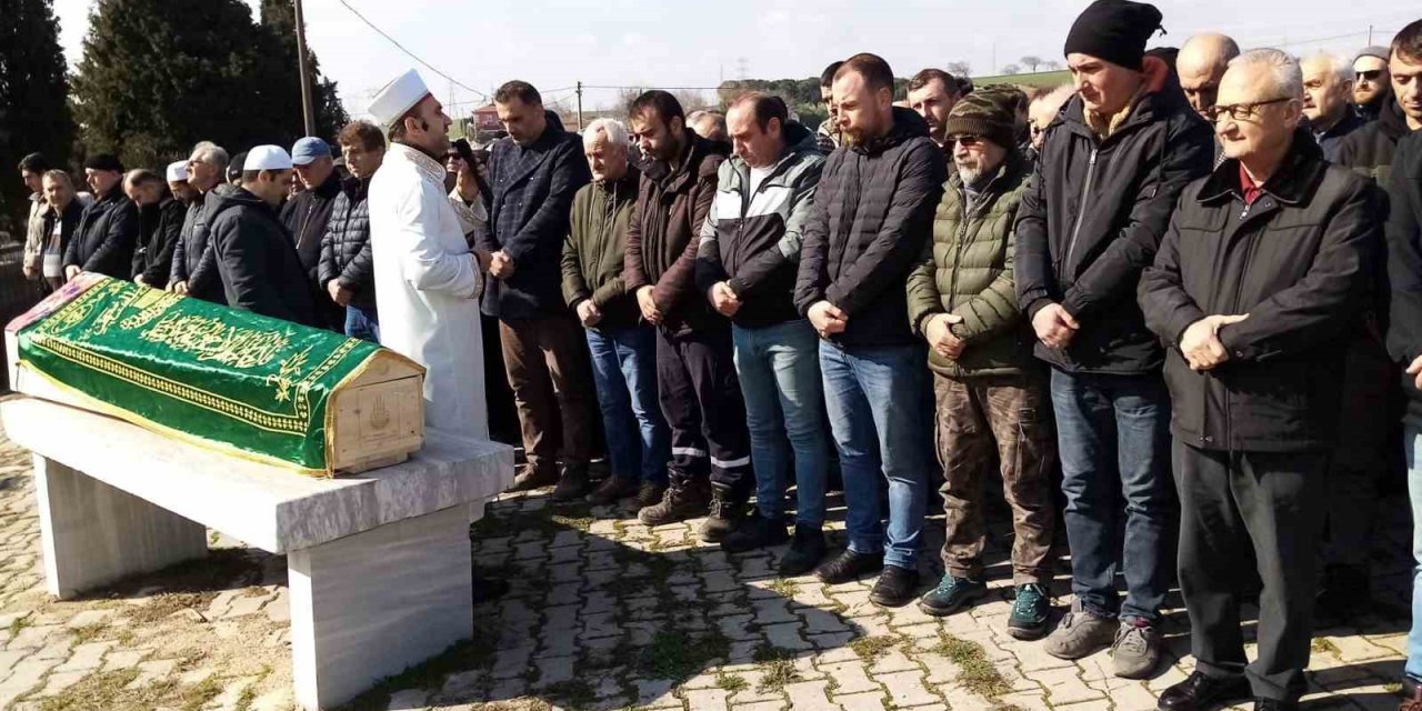 Depremde vefat eden Öğretmen Burcu Gümüş köyünde toprağa verildi