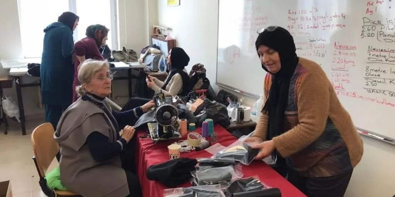 Kütahya HEM, deprem bölgesindeki vatandaşların ihtiyaçlarına yönelik üretimler yapıyor