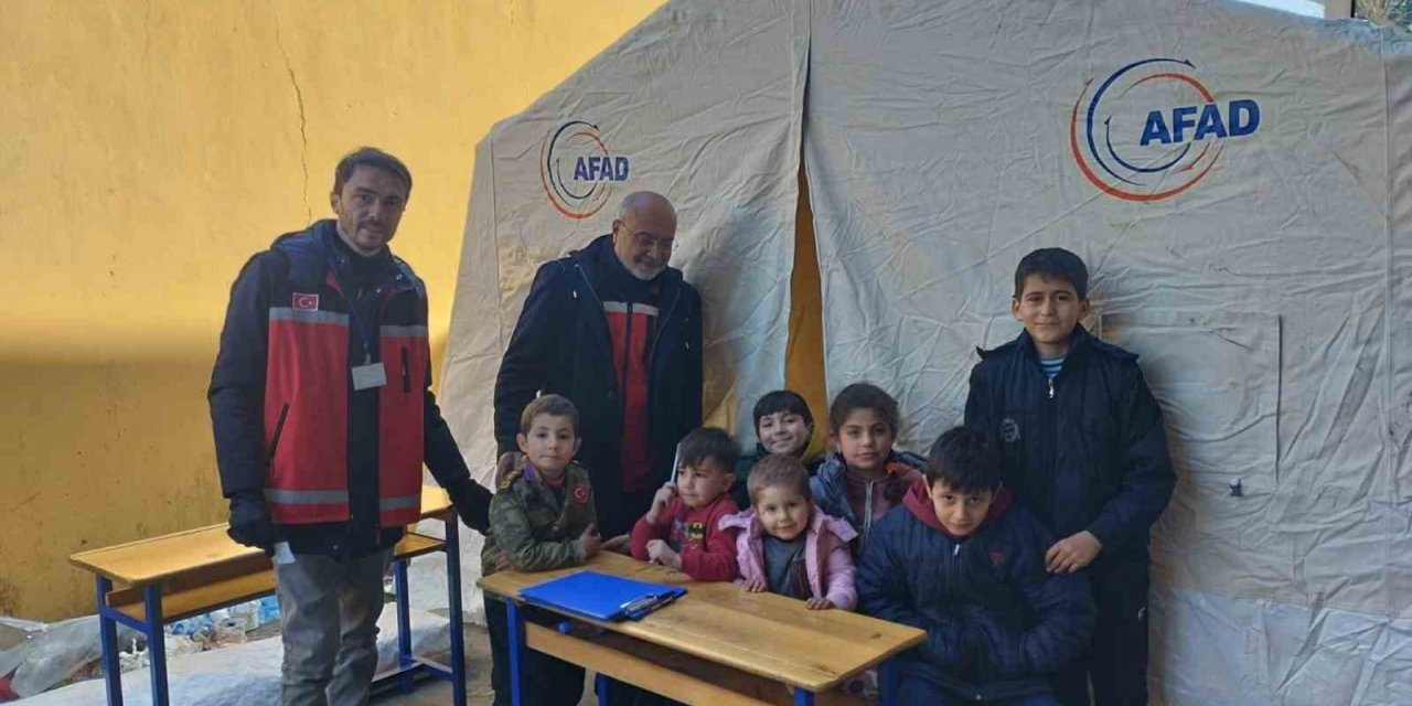Aydın’dan giden ekipler depremzedelere psikolojik destek sağlıyor