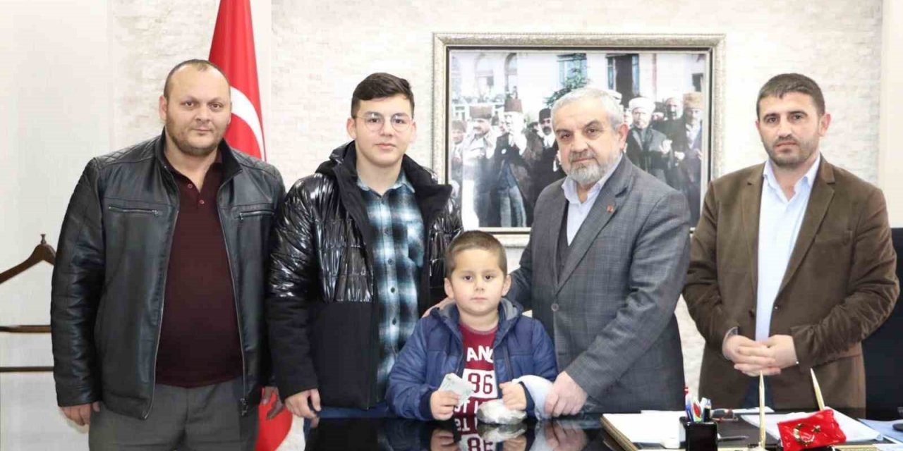 Kendi küçük, yüreği büyük