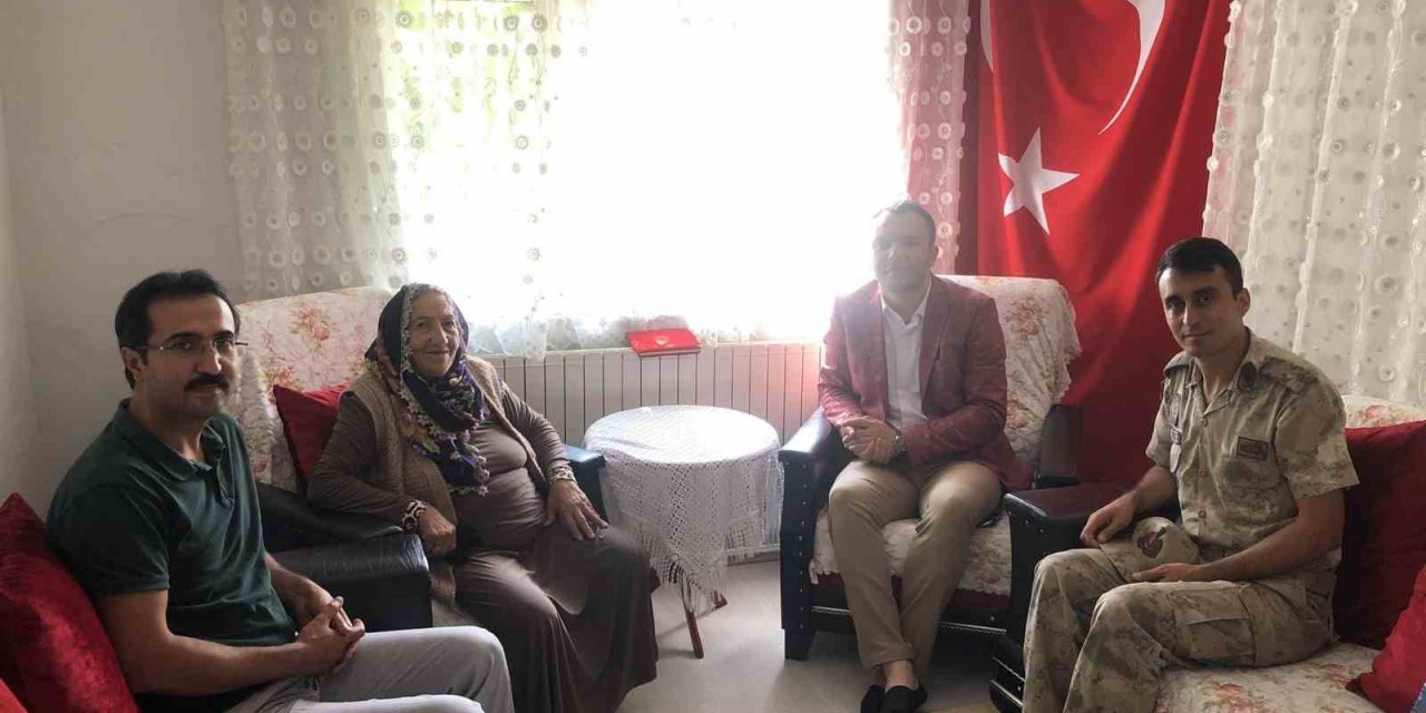 Şehit annesinden 55 bin lira bağış