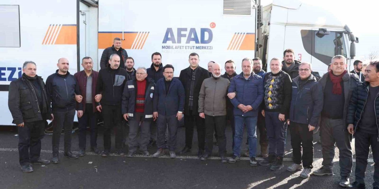 Vali Çiçek ve Başkan Büyükkılıç’tan Deprem Bölgesinde Kayseri Dayanışması