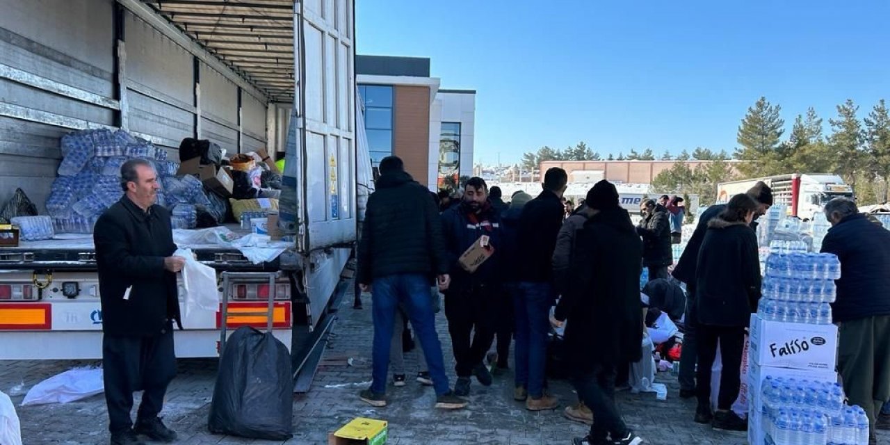Adıyaman’daki bir fabrika, depremzedeler için yardım merkezine dönüştürüldü