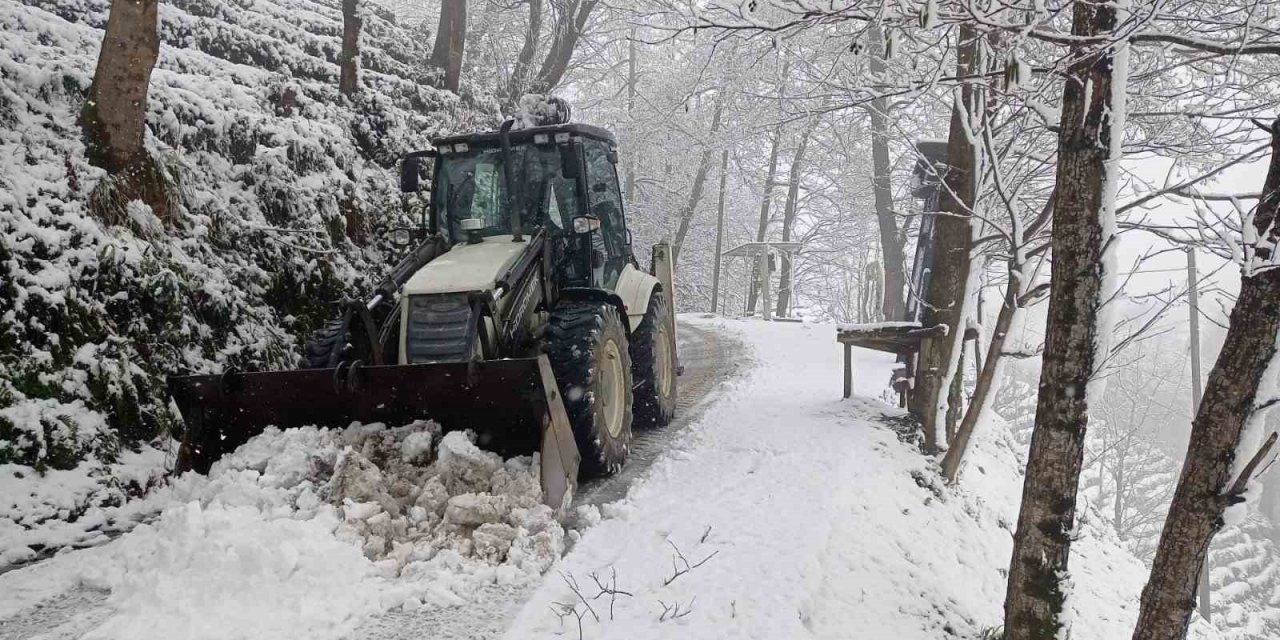 Rize’de kar yağışından ötürü 26 köy yolu ulaşıma kapandı