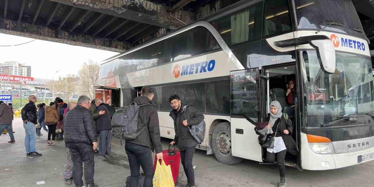 Deprem bölgelerinden afetzedeler otobüsle İstanbul’a geldi