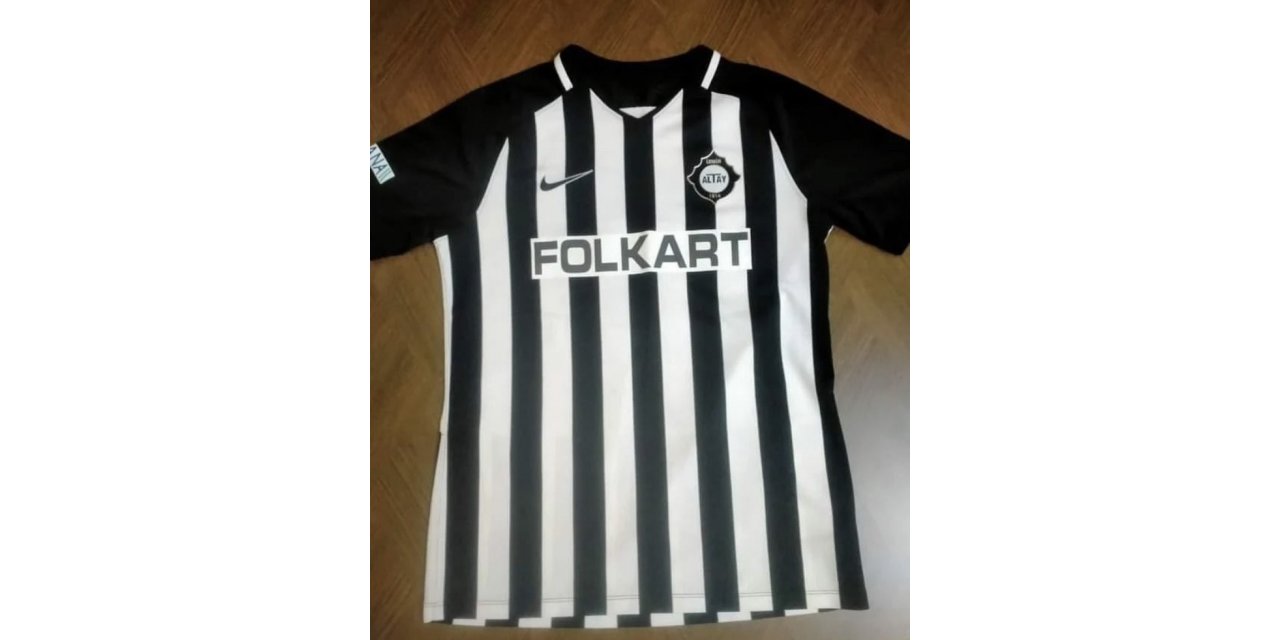 Altaylı Eren Erdoğan, depremzedelere yardım için formasını satışa sundu