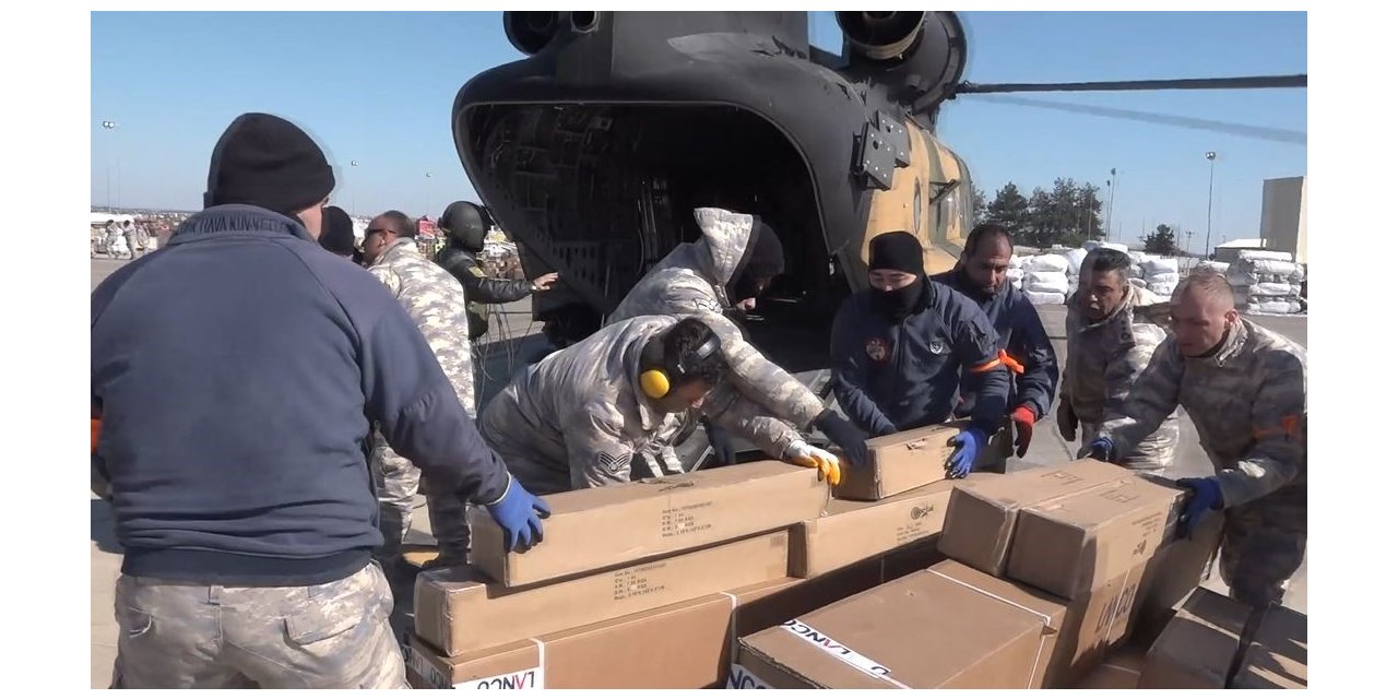 CH-47 Chinook ağır nakliye helikopterleri depremzedenin emrinde