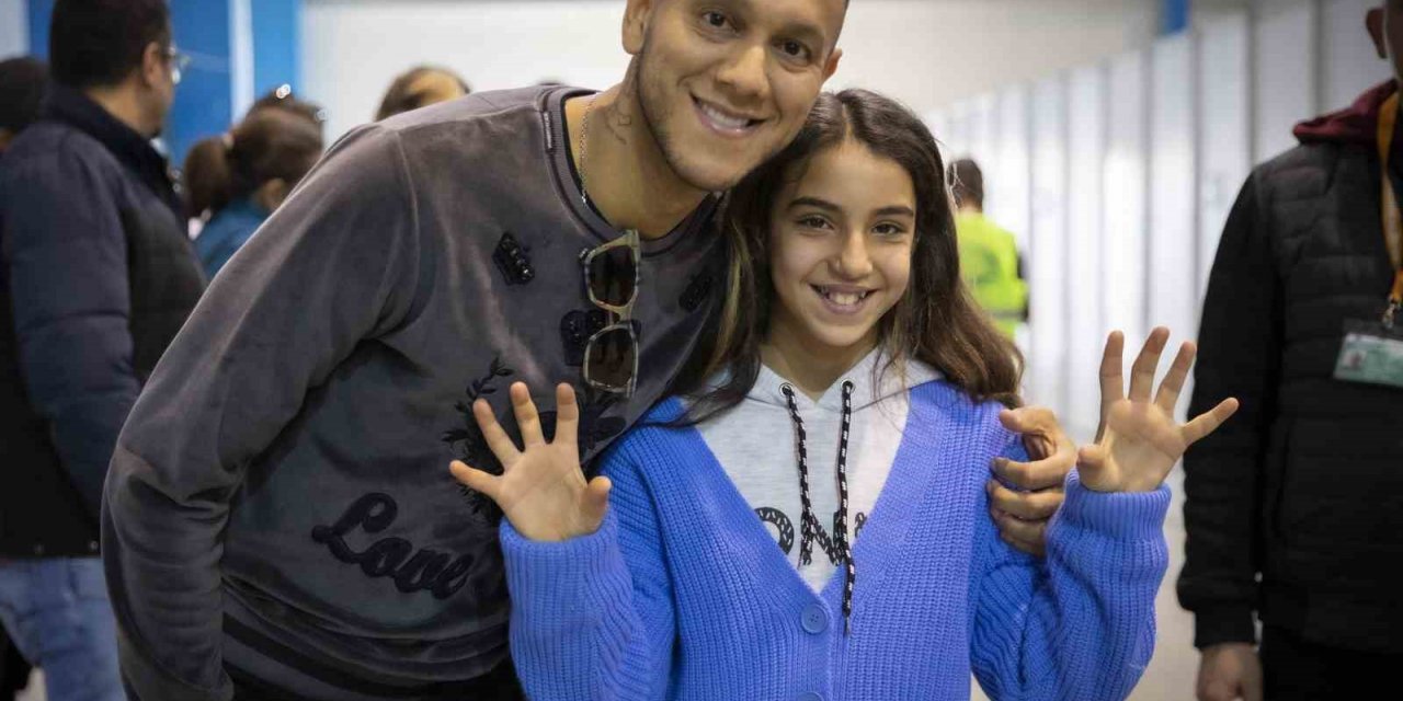 Josef de Souza, depremde ailesini kaybetmiş 1 kız çocuğu evlat edinecek